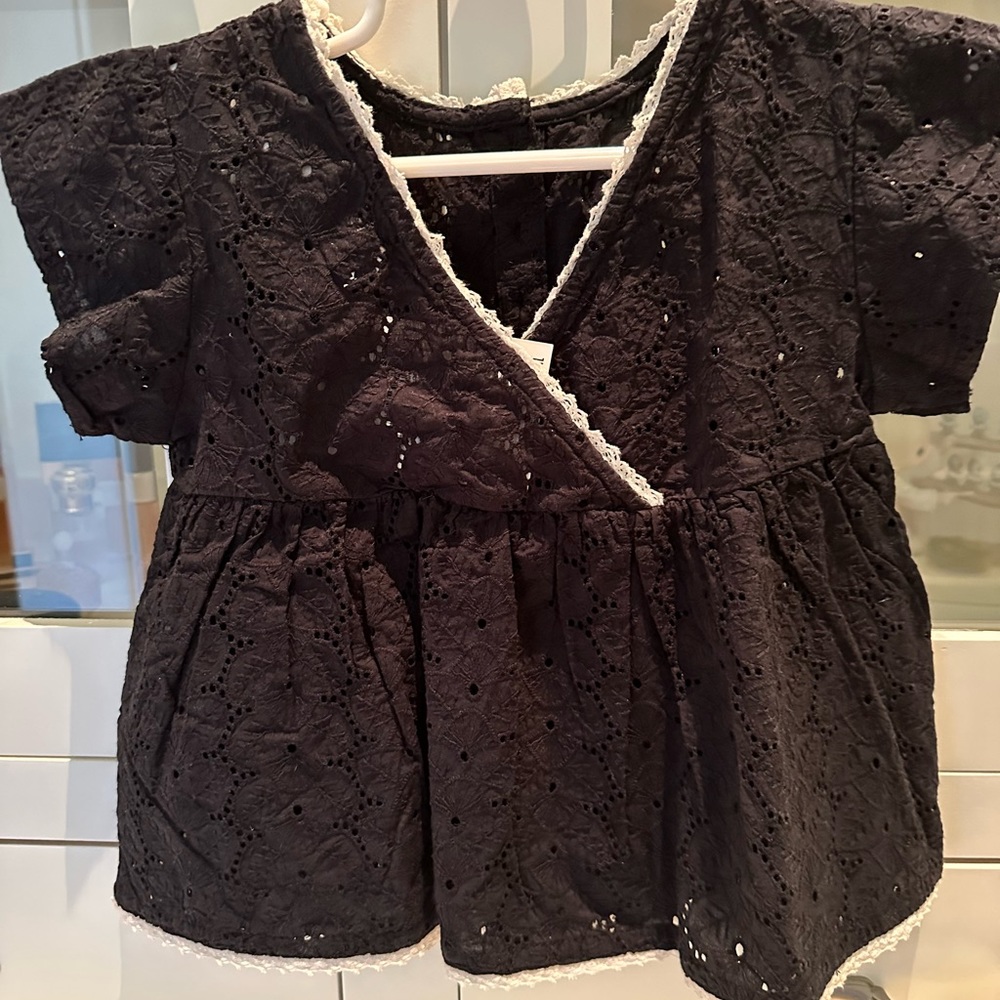 Gorgeous Zara NWT eyelet top, size 2-3.